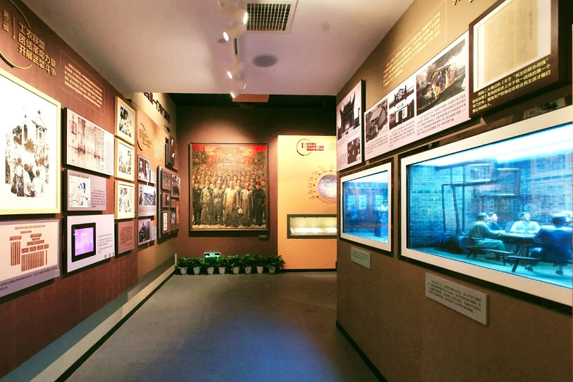 43寸透明屏展示柜-湖南統戰部