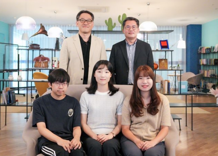 藍色OLED研發團隊.png 藍色OLED研發團隊.png