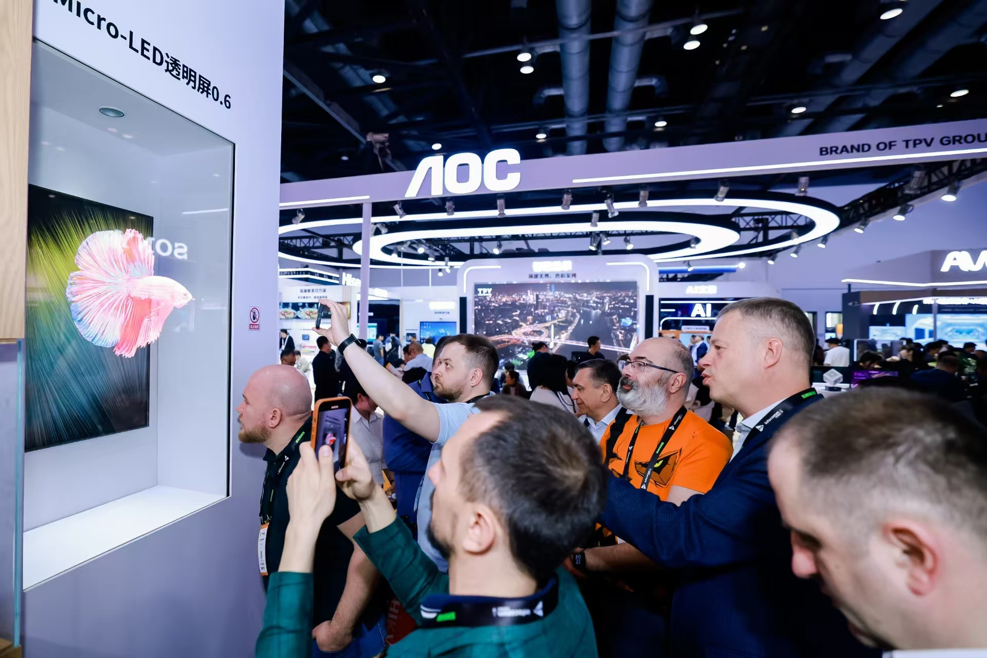 利亞德透明Micro LED屏.jpg 利亞德透明Micro LED屏.jpg